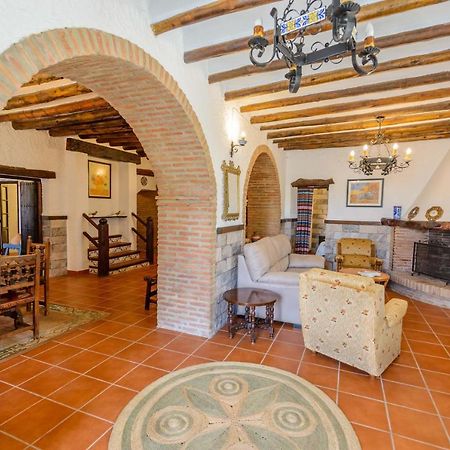 Holiday Home El Pilarillo Piscina Compartida Alcaucín Dış mekan fotoğraf